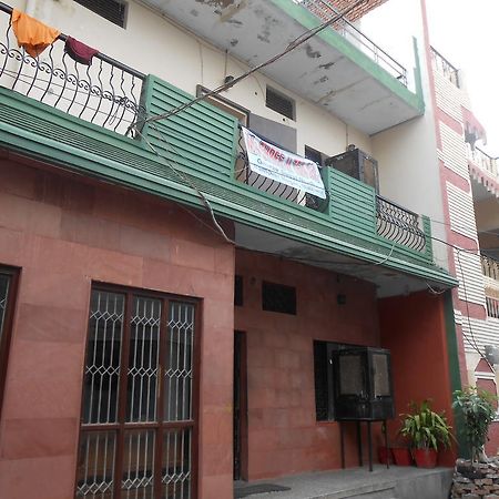 Gaurav Guest House Mathura Exterior photo