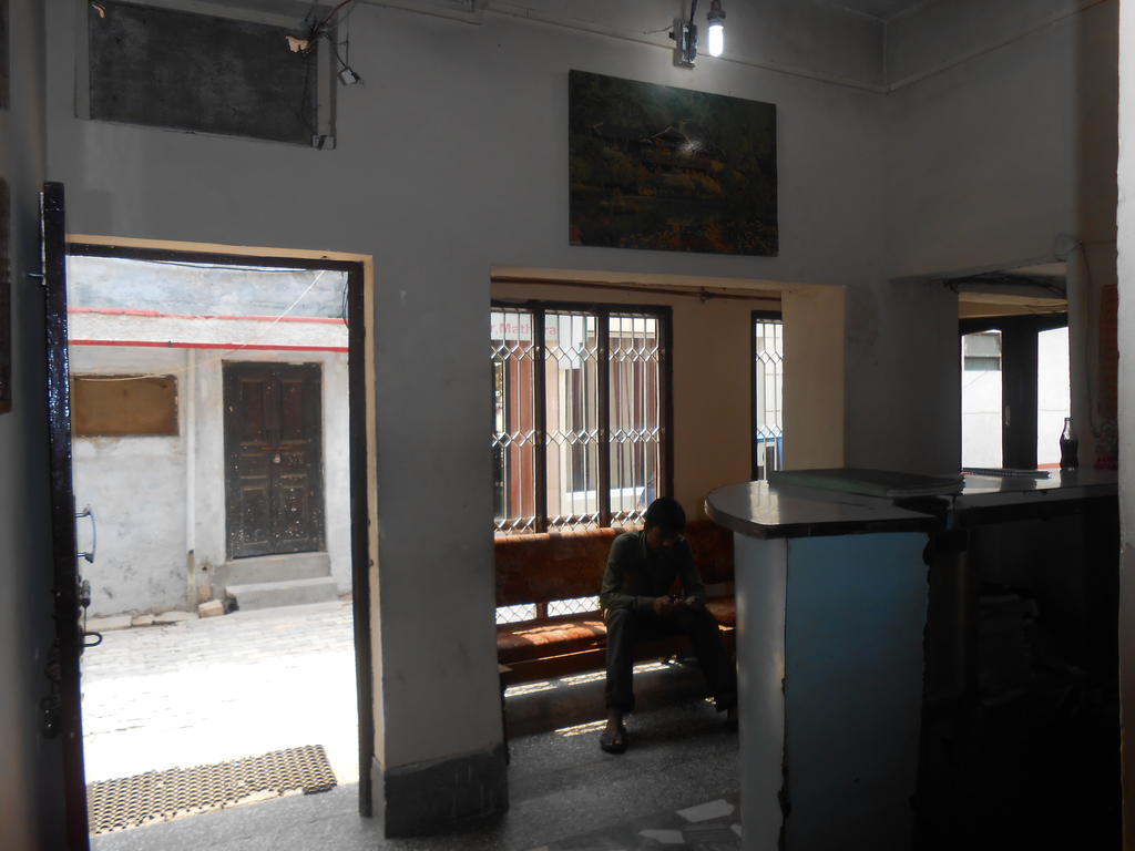 Gaurav Guest House Mathura Exterior photo