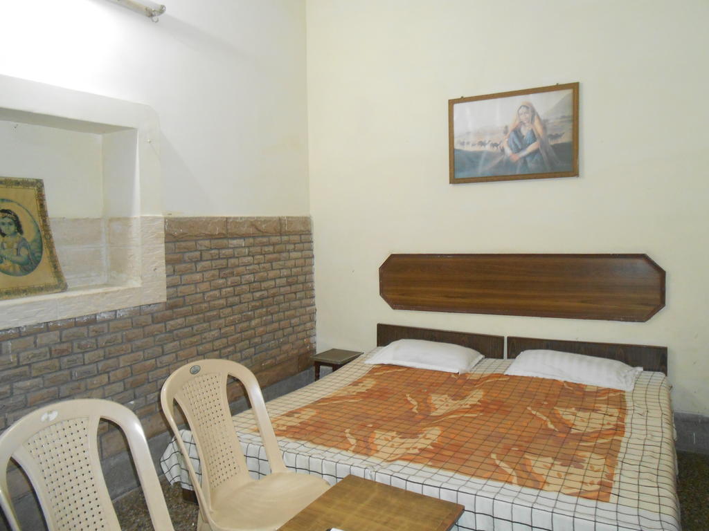 Gaurav Guest House Mathura Room photo
