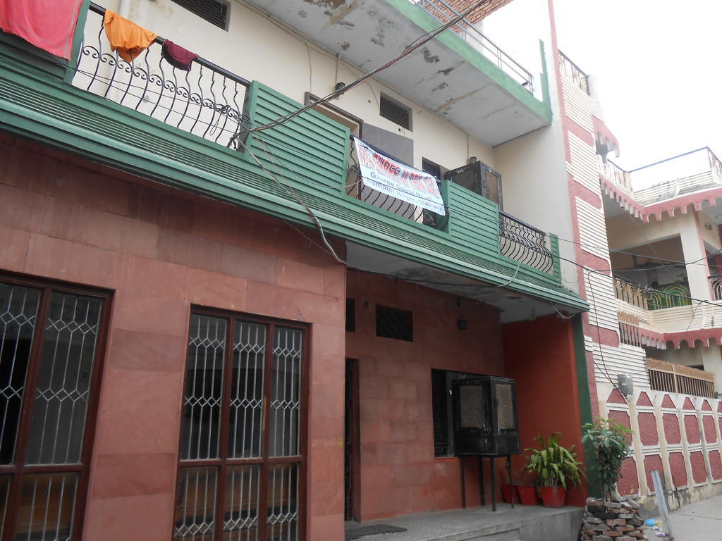 Gaurav Guest House Mathura Exterior photo